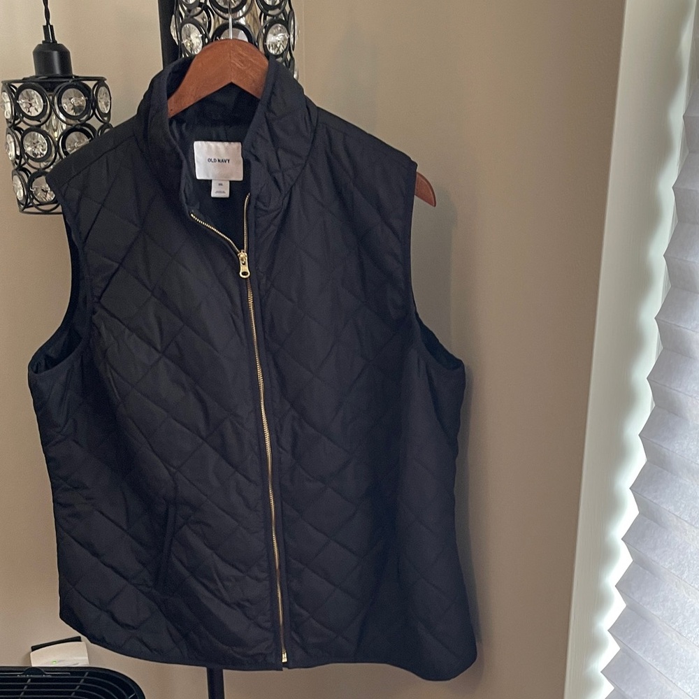 Old Navy Beige & Black Quilted Vest - Picture 5 of 7